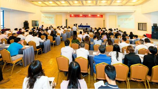 专一赶路，也要仰面寻路