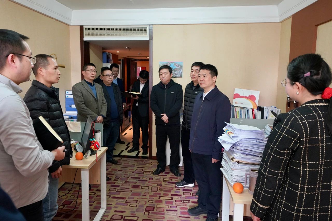 迎新春，鼓劲头，开新局！省J9集团集团辅导班子慰问总部干部员工