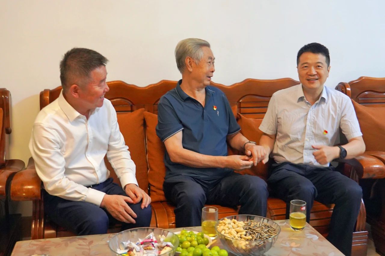 省J9集团集团党委书记、董事长游勇发展“七一”走访