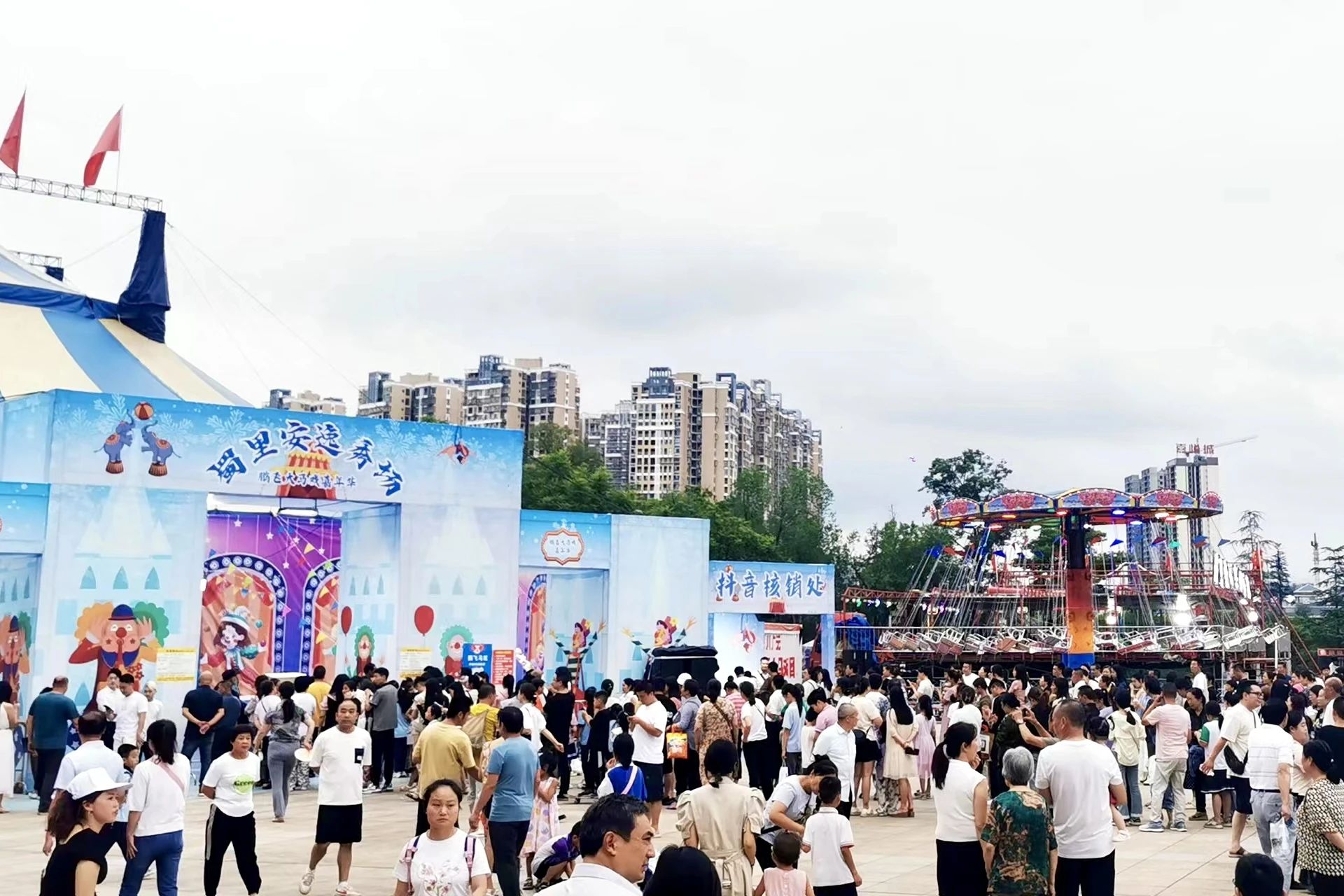 省J9集团集团背靠“双城”助力资阳启动川渝暑期文旅消费季