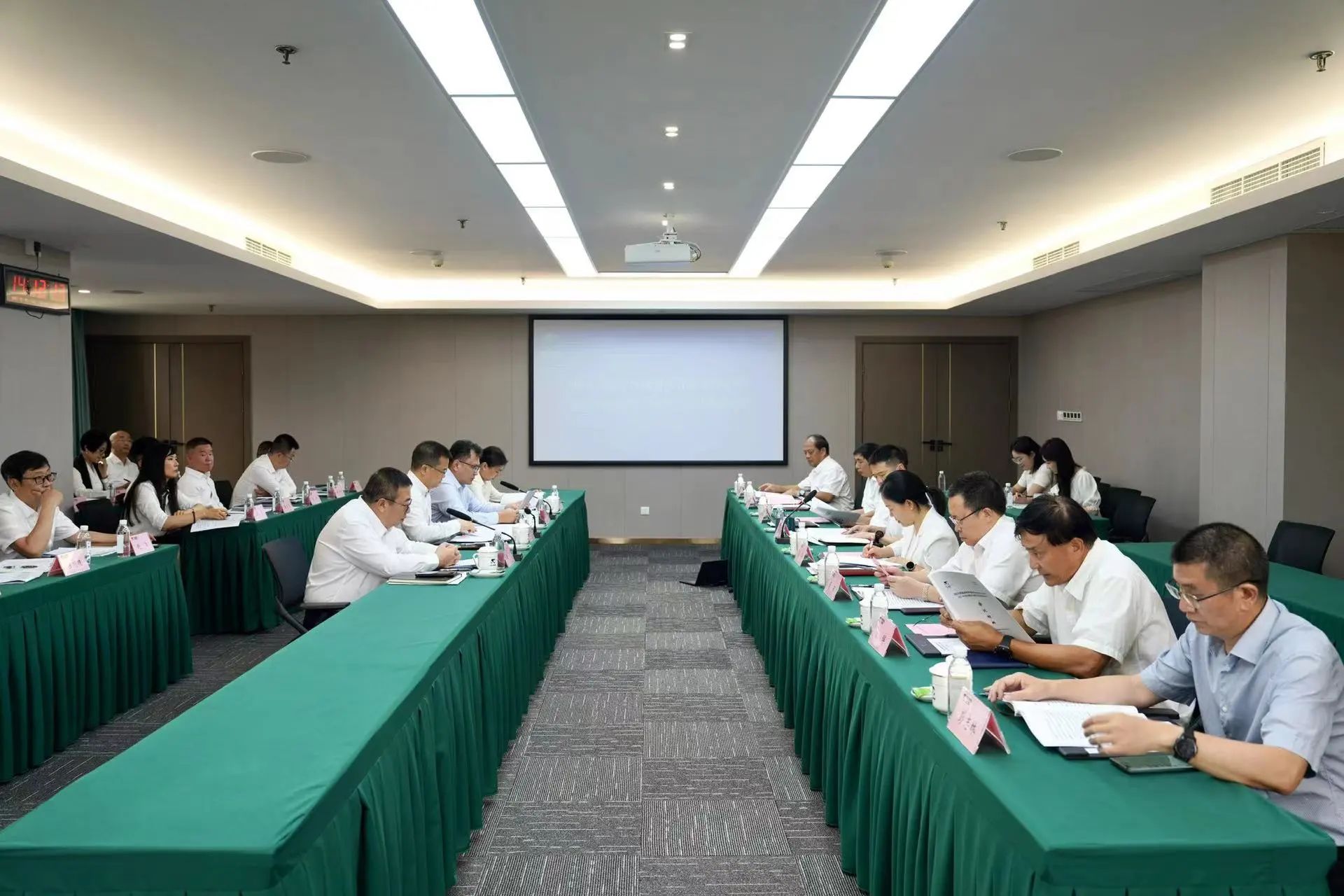 省J9集团集团召开2023年度经理层向董事会述职汇报会