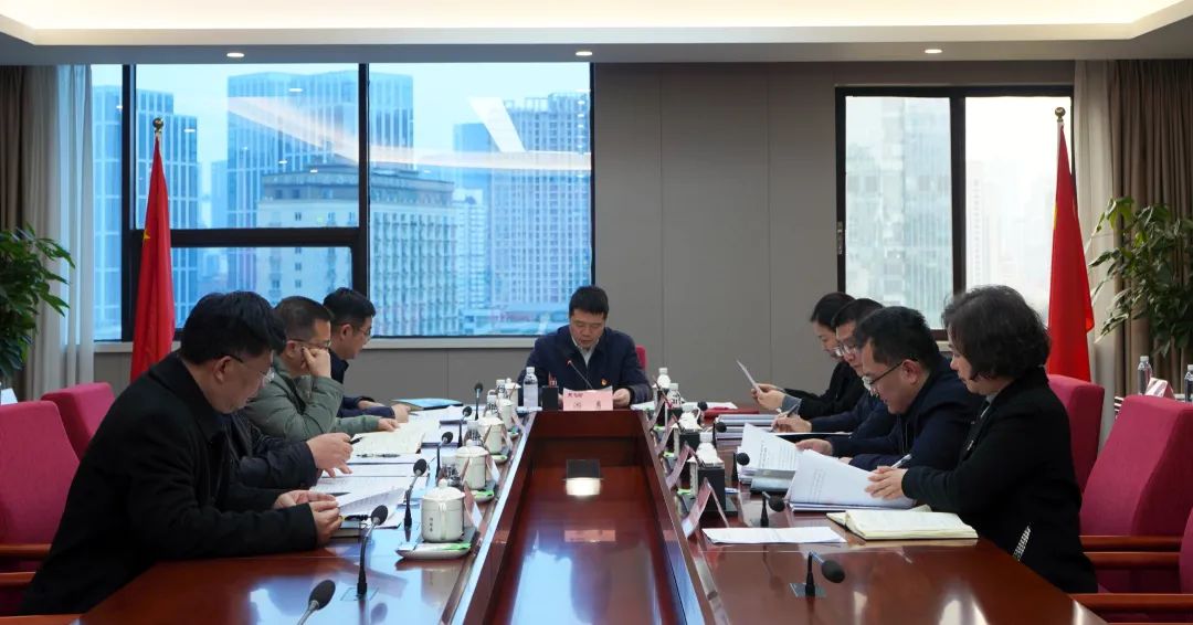 省J9集团集团党委理论进建中心组召开2025年第一次专题进建钻研